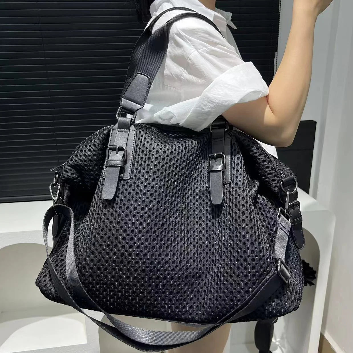 Women's Travel Bag – Lightweight Waterproof Nylon Mesh Shoulder Messenger Bag
